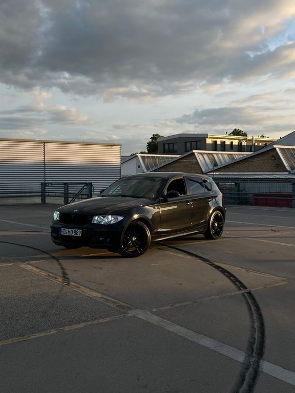 Schwarz Gebraucht 2008 BMW 116 Kleinwagen | 5.100 € (Fairer Preis) - Bild 1/4