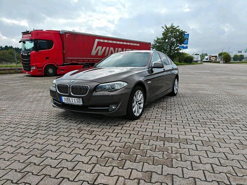 Braun Gebraucht 2010 BMW 530 Limousine | 9.000 € (Etwas zu teuer) - Bild 1/4
