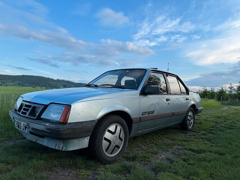 Gebraucht Opel Ascona Sport 115 PS (84 kW) 1986 Blau Limousine