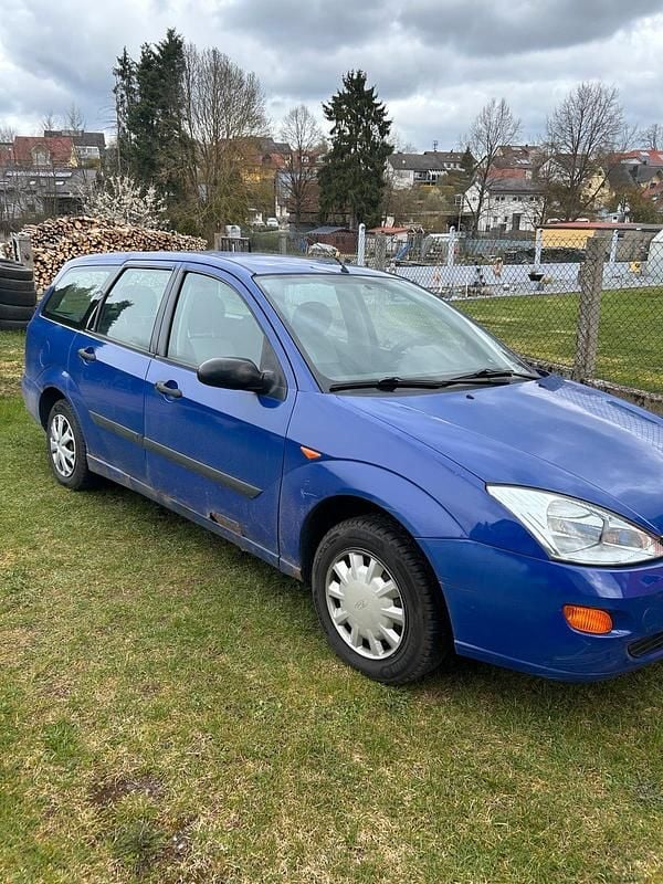 Second-hand Ford Focus 101 CP (74 kW) 1999 Albastru Break