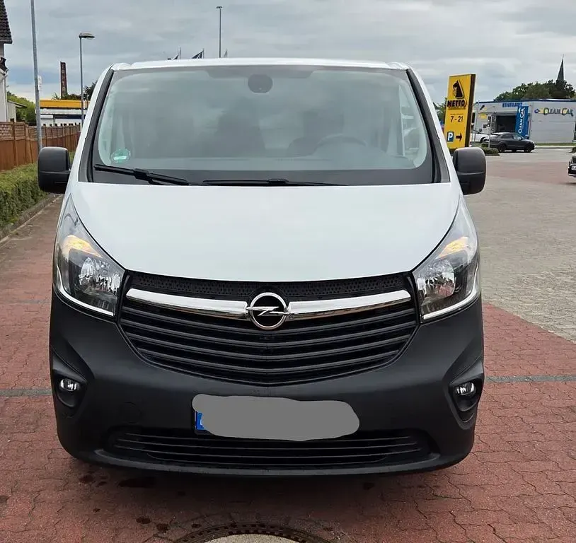Gebraucht Opel Vivaro 121 PS (88 kW) 2018 Weiß Van / Kleinbus