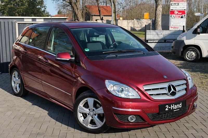 Gebraucht Mercedes B200 136 PS (100 kW) 2009 Rot Van / Kleinbus