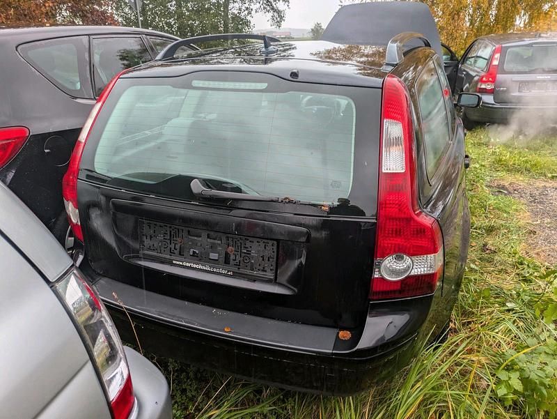 Gebraucht Volvo V50 Momentum 136 PS (100 kW) 2004 Schwarz Kombi