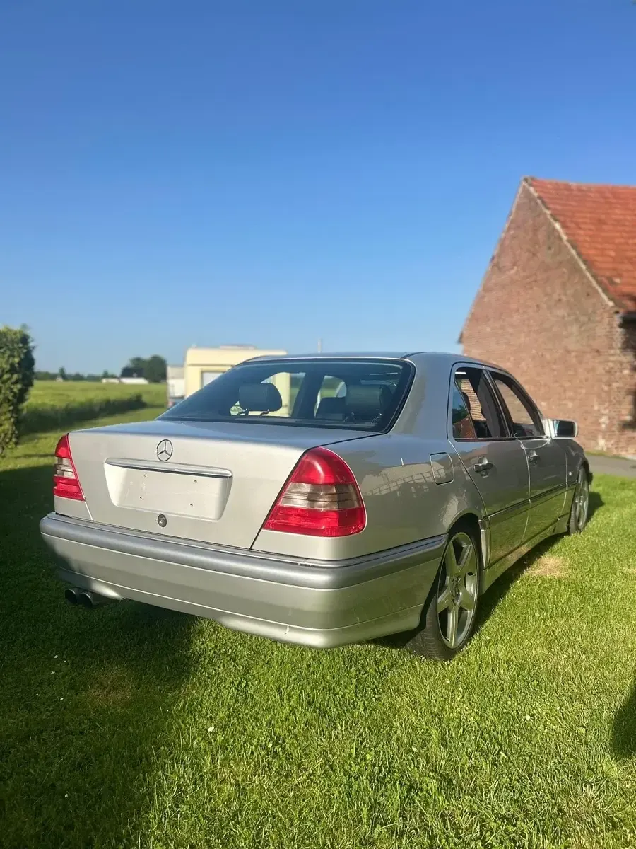 Używany Mercedes C280 196 KM (144 kW) 1996 Srebrny Sedan/Limuzyna