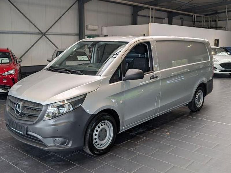 Silber Gebraucht 2019 Mercedes Vito Van / Kleinbus | 23.900 € (Teuer) - Bild 1/4