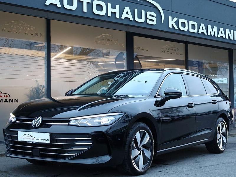Grenadillschwarz metallic Gebraucht 2025 VW Passat Business Kombi | 33.770 € (Guter Preis) - Bild 1/4