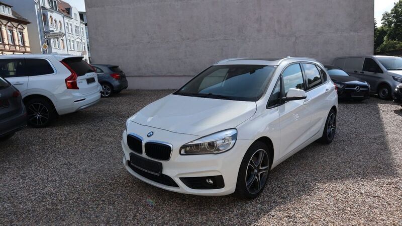 Weiß Gebraucht 2015 BMW 220 Kombi | 11.990 € (Guter Preis) - Bild 1/4