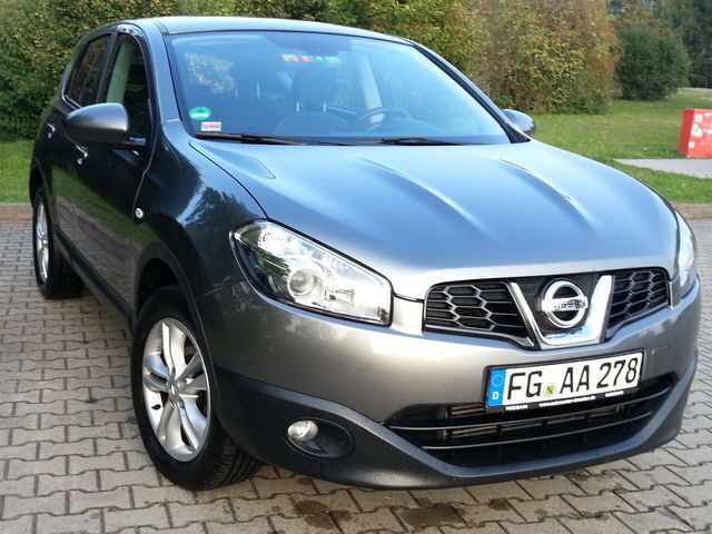 Grau Gebraucht 2012 Nissan Qashqai SUV | 10.790 € - Bild 1/3