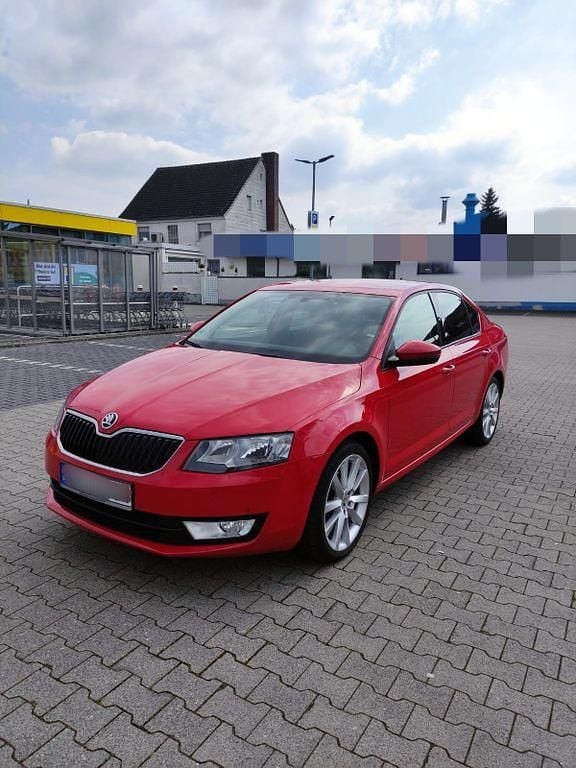 Rot Gebraucht 2015 Skoda Octavia Elegance Limousine | 16.399 € (Teuer) - Bild 1/4