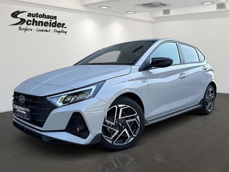 Grau Neu 2025 Hyundai i20 N Line Limousine | 23.690 € (Teuer) - Bild 1/4