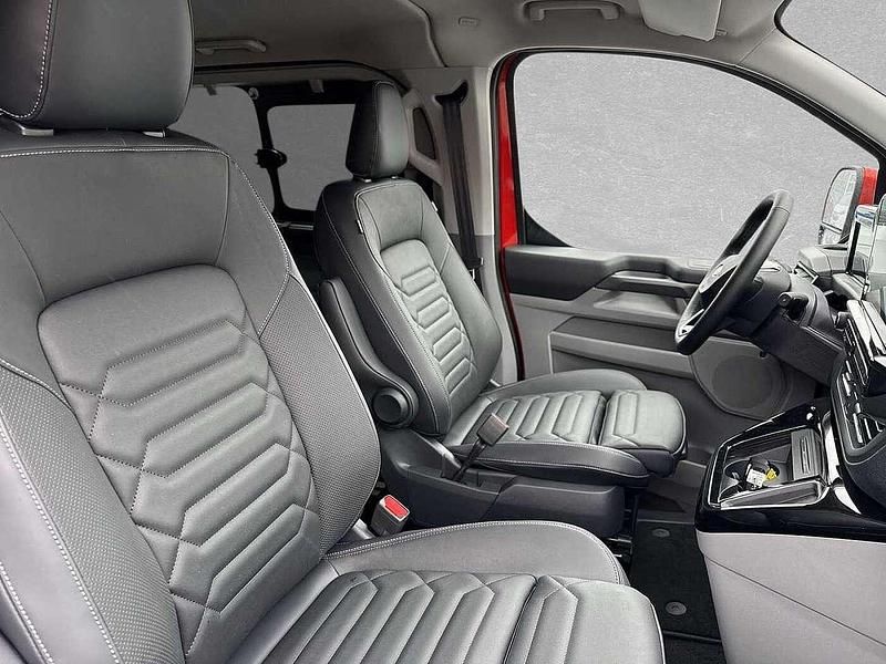 Neu Ford Tourneo Titanium X 170 PS (125 kW) 2026 Artisan red metallic Kombi