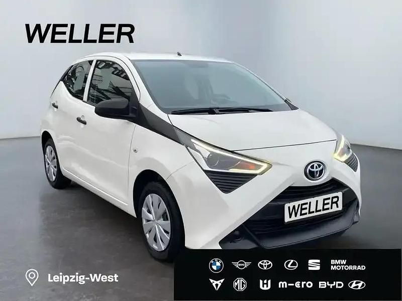 Gebraucht Toyota Aygo 72 PS (52 kW) 2021 Pianosaweiß Kleinwagen