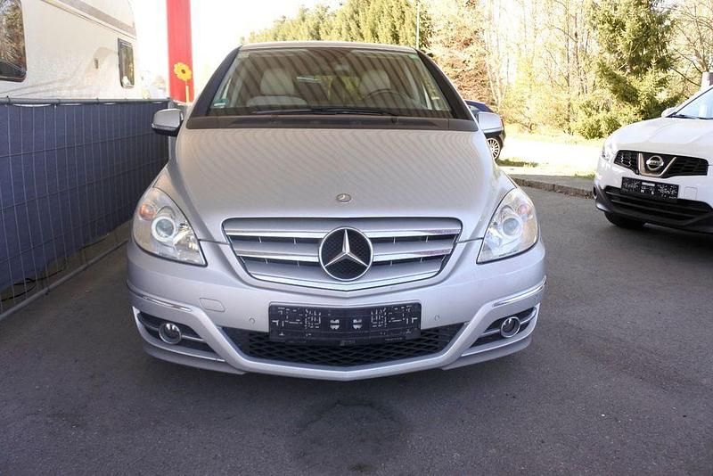 Gebraucht Mercedes B170 116 PS (85 kW) 2009 Silber Van / Kleinbus