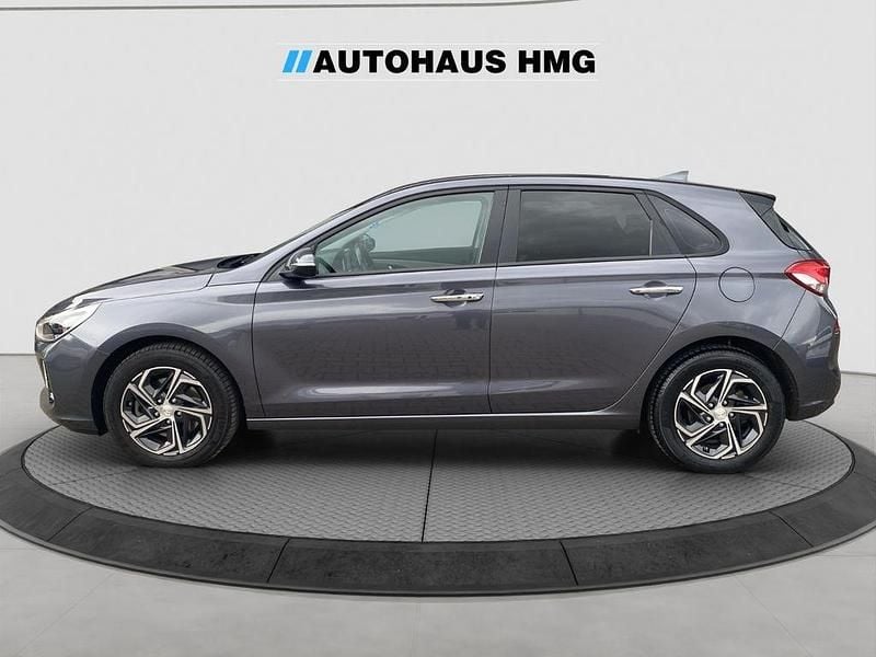 Gebraucht Hyundai i30 Trend 140 PS (102 kW) 2017 Grau Limousine