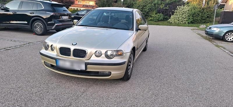 Gold Gebraucht 2002 BMW 318 Compact Kleinwagen | 2.800 € (Fairer Preis) - Bild 1/4