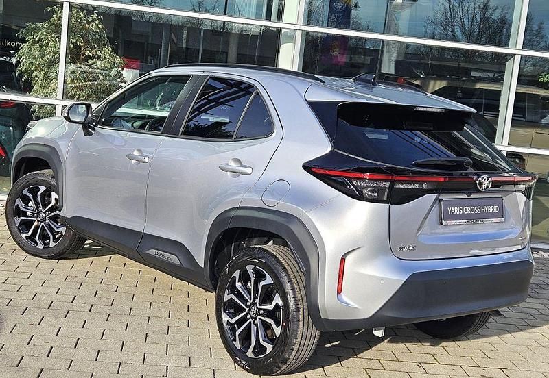 Neu Toyota Yaris Cross 131 PS (96 kW) 2026 Schimmering silber metallic SUV