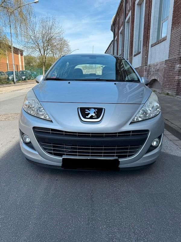 Gebraucht Peugeot 207 120 PS (88 kW) 2012 Silber Limousine