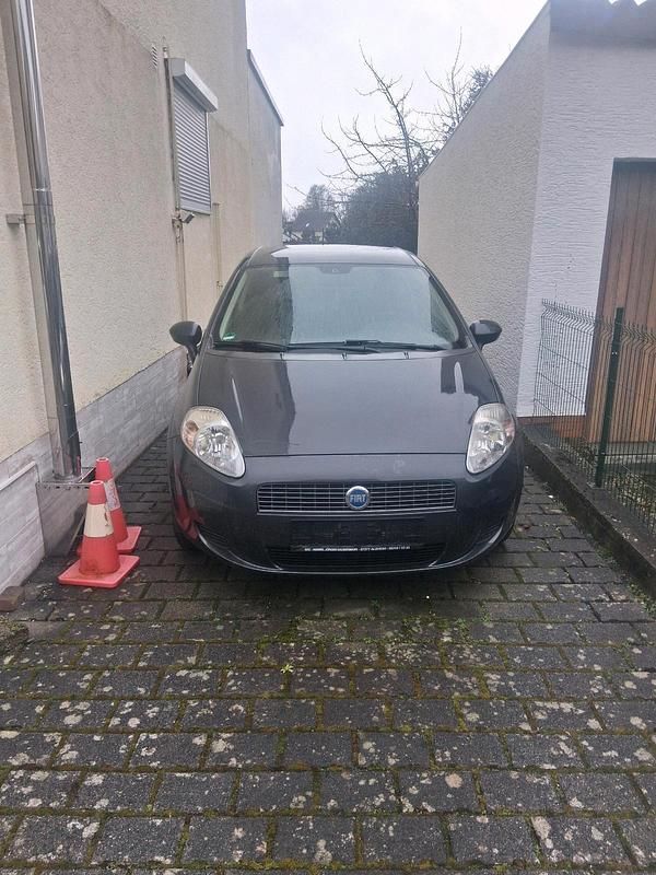 Grau Gebraucht 2007 Fiat Punto Limousine | 2.750 € - Bild 1/4