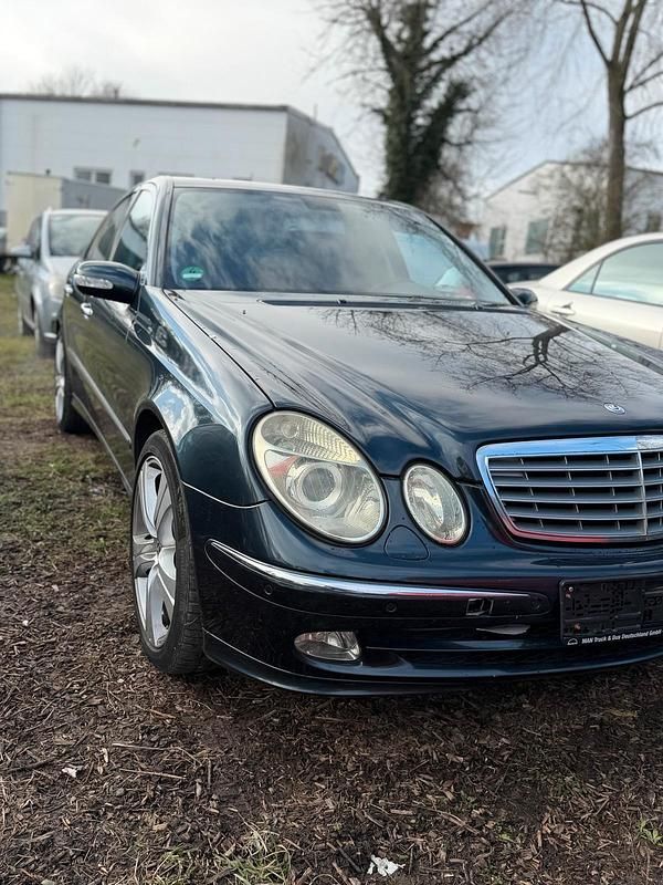 Gebraucht Mercedes E240 177 PS (130 kW) 2002 Schwarz Limousine