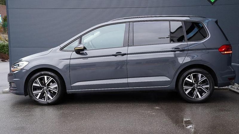 Gebraucht VW Touran Comfortline 150 PS (110 kW) 2022 Delfingrau Van / Kleinbus