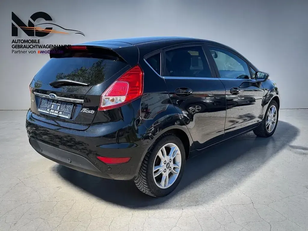 Gebraucht Ford Fiesta Titanium 101 PS (74 kW) 2015 Schwarz Kleinwagen