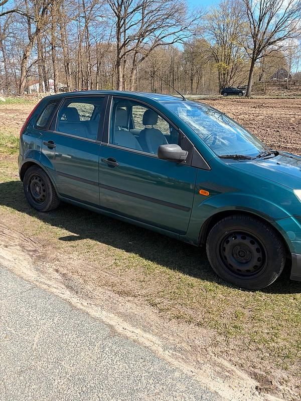 Gebraucht Ford Fiesta 60 PS (44 kW) 2002 Grün Kleinwagen