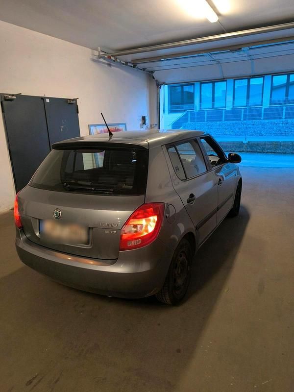 Gebraucht Skoda Fabia 2012 Grau Kleinwagen