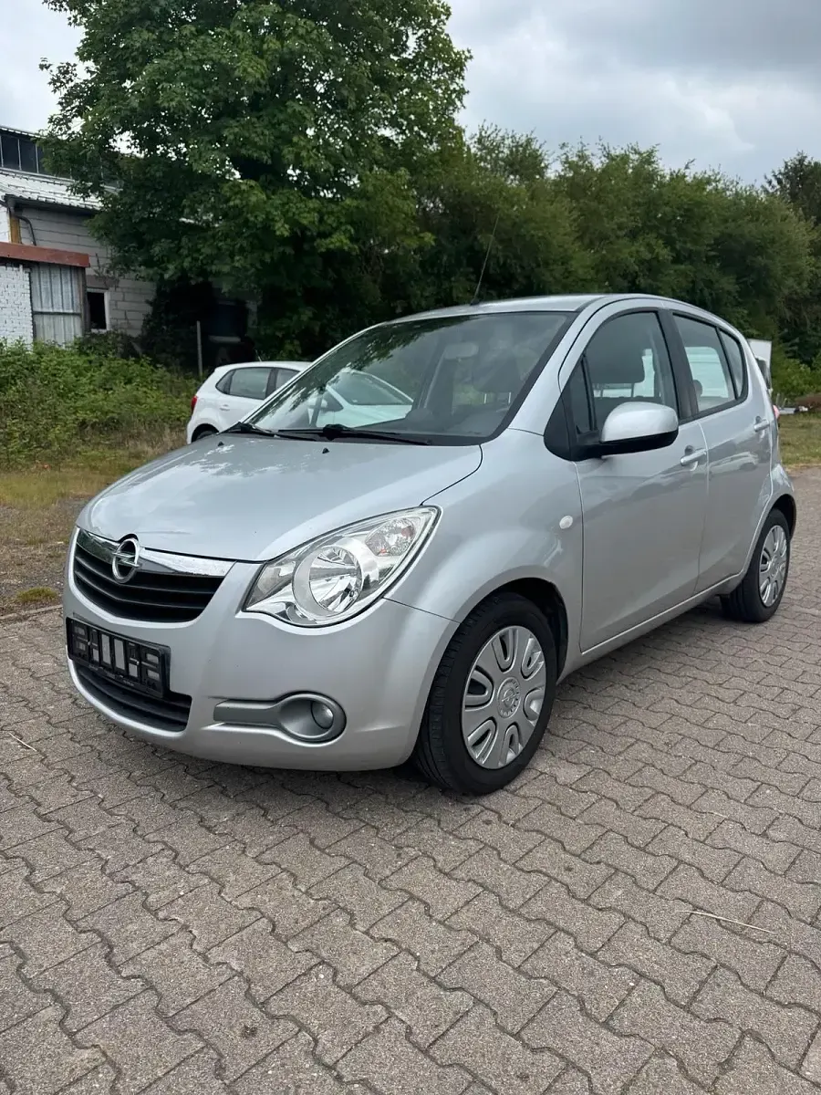 Gebraucht Opel Agila 94 PS (69 kW) 2011 Silber Kleinwagen