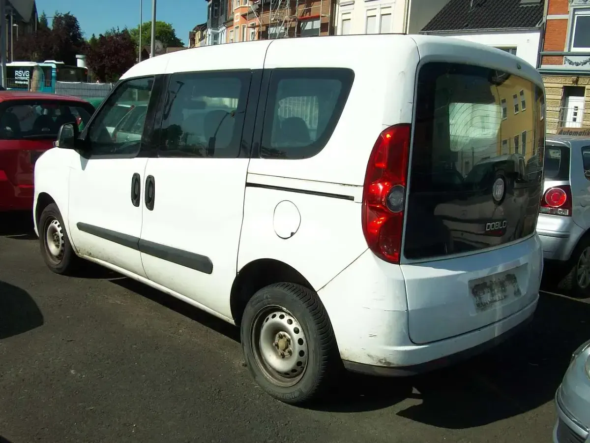 Gebraucht Fiat Doblò 90 PS (66 kW) 2012 Weiß Van / Kleinbus