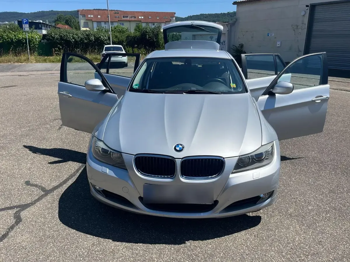 Gebraucht BMW 320 184 PS (135 kW) 2010 Silber Kombi