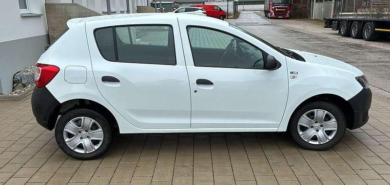 Gebraucht Dacia Sandero Essentiel 75 PS (55 kW) 2014 Weiß Limousine