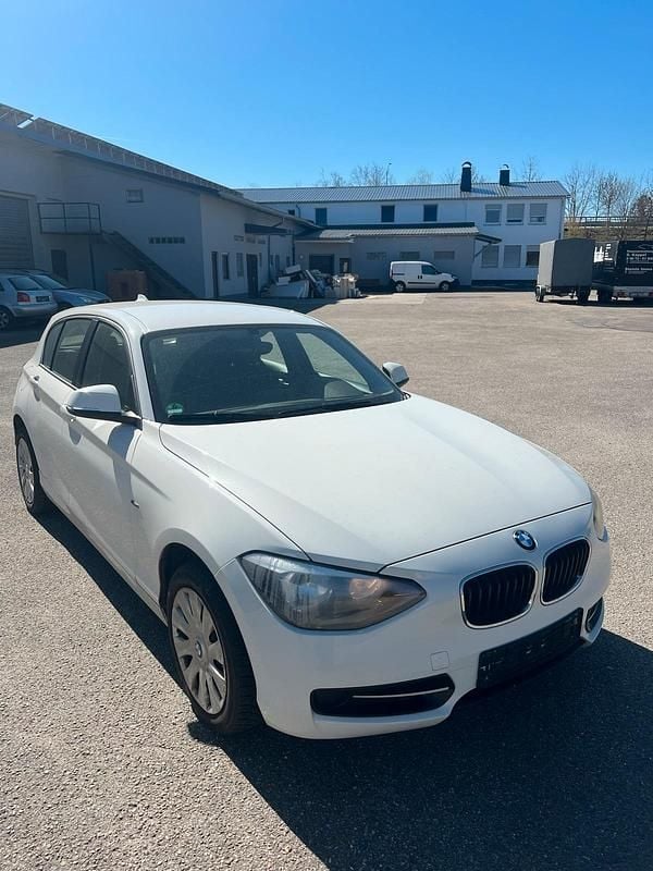 Gebraucht BMW 114 102 PS (75 kW) 2013 Weiß Kleinwagen