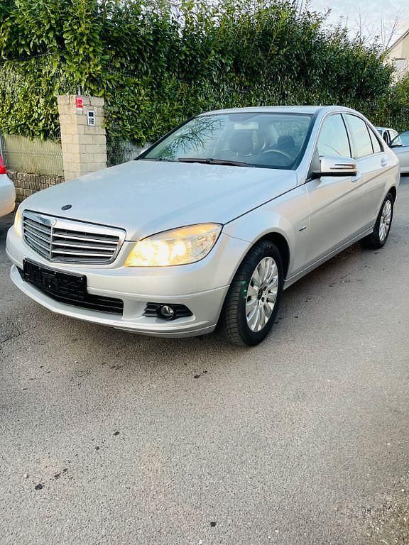 Silber Gebraucht 2010 Mercedes C180 Limousine | 5.700 € (Superpreis) - Bild 1/4