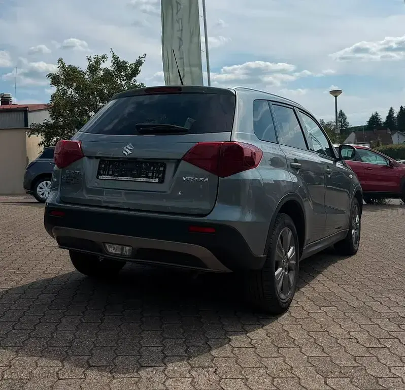 Gebraucht Suzuki Vitara Comfort 111 PS (81 kW) 2019 Grau SUV