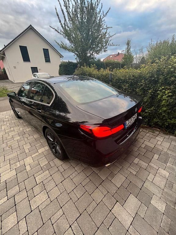 Schwarz Gebraucht 2020 BMW 530e Limousine | 29.900 € (Guter Preis) - Bild 1/4