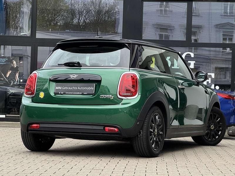 Gebraucht Mini Cooper SE Classic 135 kW (184 PS) 2023 British racing green Kleinwagen