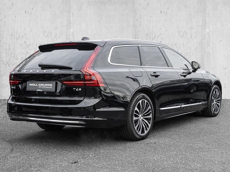 Gebraucht Volvo V90 Core 253 PS (186 kW) 2025 Onyx black metallic Kombi