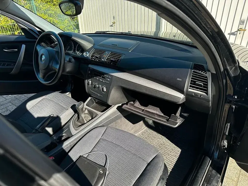 Gebraucht BMW 116 116 PS (85 kW) 2010 Schwarz Kleinwagen