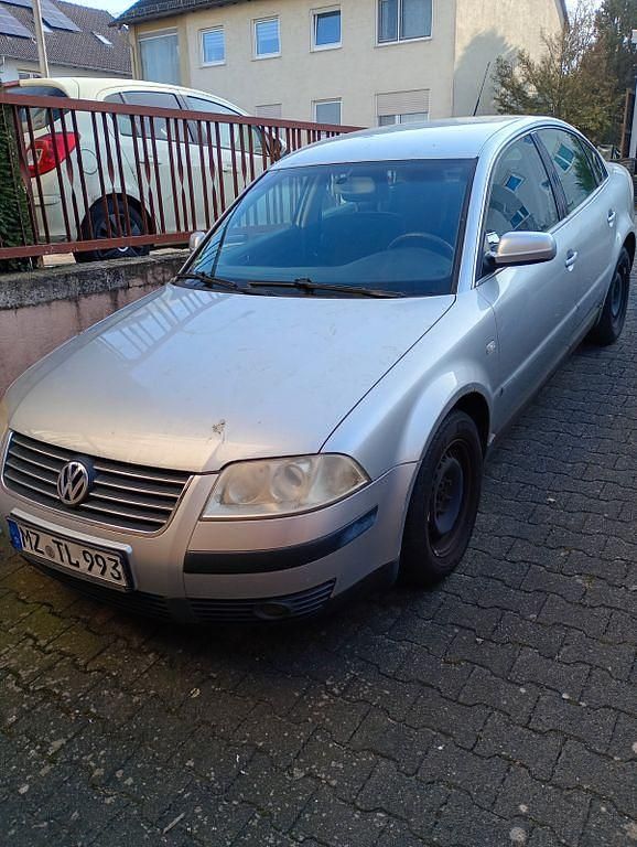 Silber Gebraucht 2003 VW Passat Comfortline Limousine | 800 € (Superpreis) - Bild 1/4