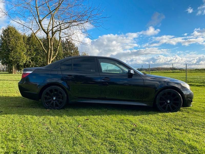 Schwarz Gebraucht 2006 BMW 530 Sport Line Limousine | 7.900 € (Teuer) - Bild 1/4