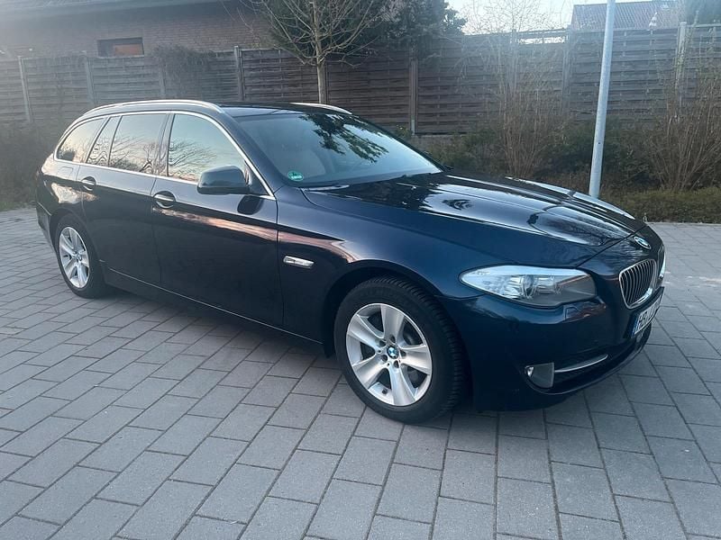 Używany BMW 530 258 KM (189 kW) 2011 Niebieski Kombi