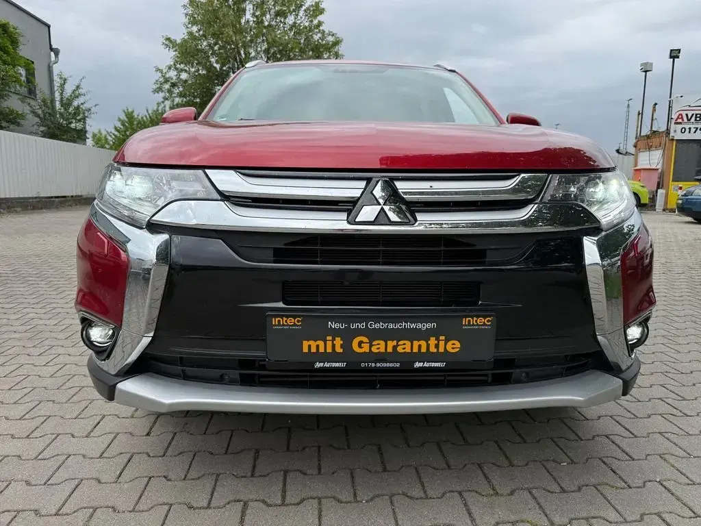 Gebraucht Mitsubishi Outlander Plus 150 PS (110 kW) 2018 Rot SUV