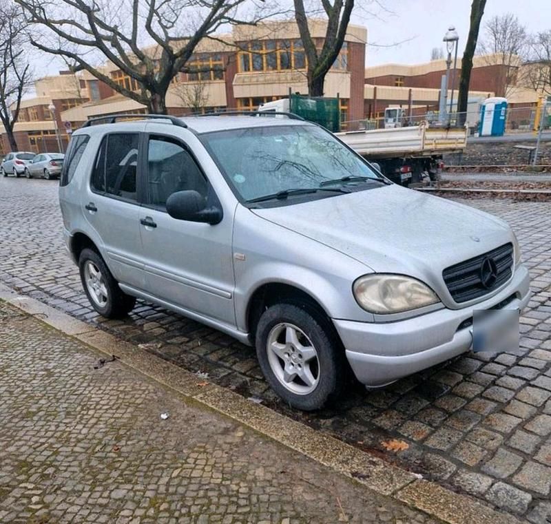 Gebraucht Mercedes ML320 218 PS (160 kW) 1998 Silber SUV