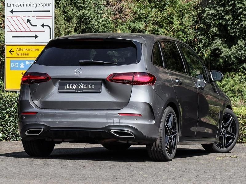 Gebraucht Mercedes B220 AMG 190 PS (139 kW) 2024 Grau metalliclack mountaingrau Van / Kleinbus