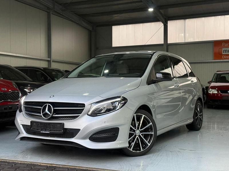 Gebraucht Mercedes B200 Night 156 PS (114 kW) 2015 Silber Van / Kleinbus