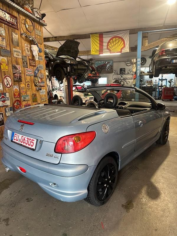 Gebraucht Peugeot 206 CC 108 PS (79 kW) 2004 Blau Cabrio