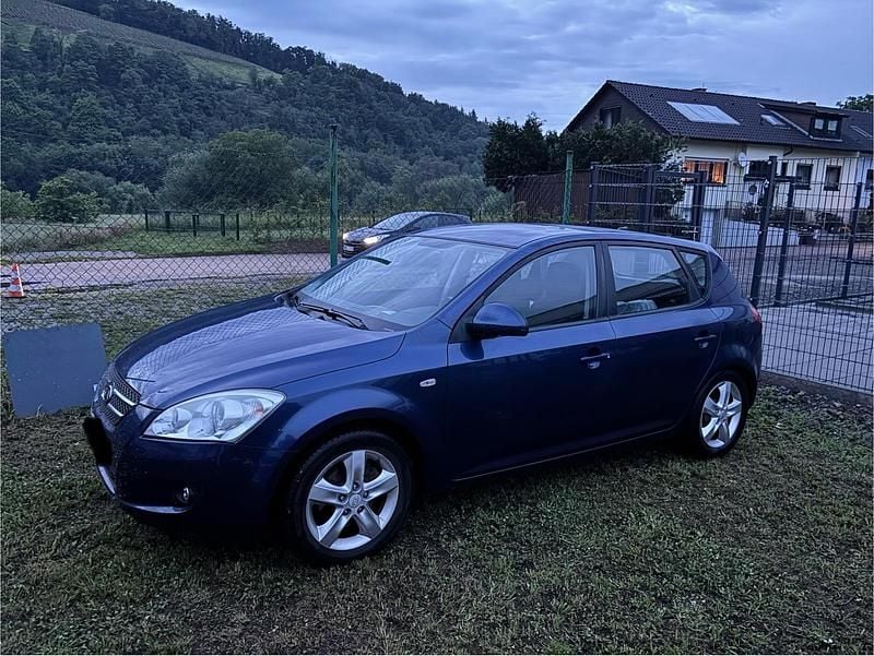 Usata Kia Ceed 126 CV (92 kW) 2008 Blu Utilitaria