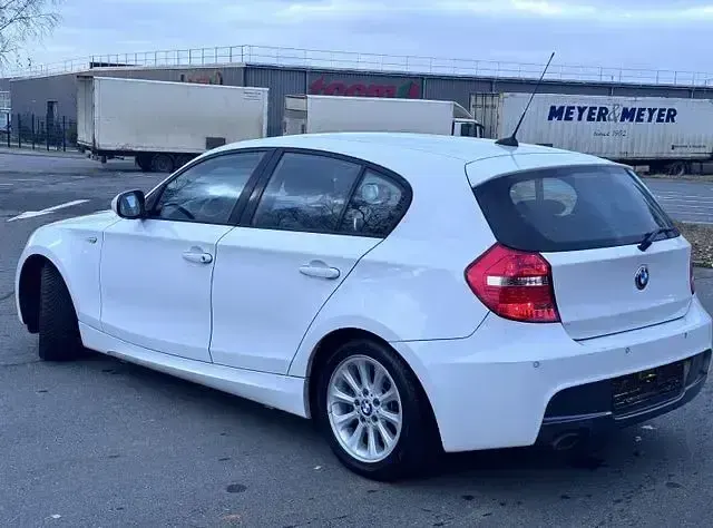 Gebraucht BMW 118 Advantage 143 PS (105 kW) 2011 Weiß Kleinwagen