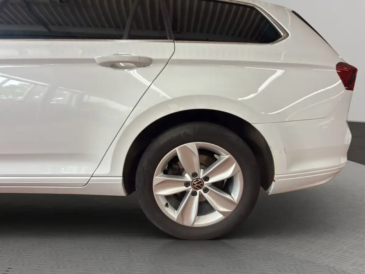 Gebraucht VW Passat Business 150 PS (110 kW) 2023 Weiß Kombi