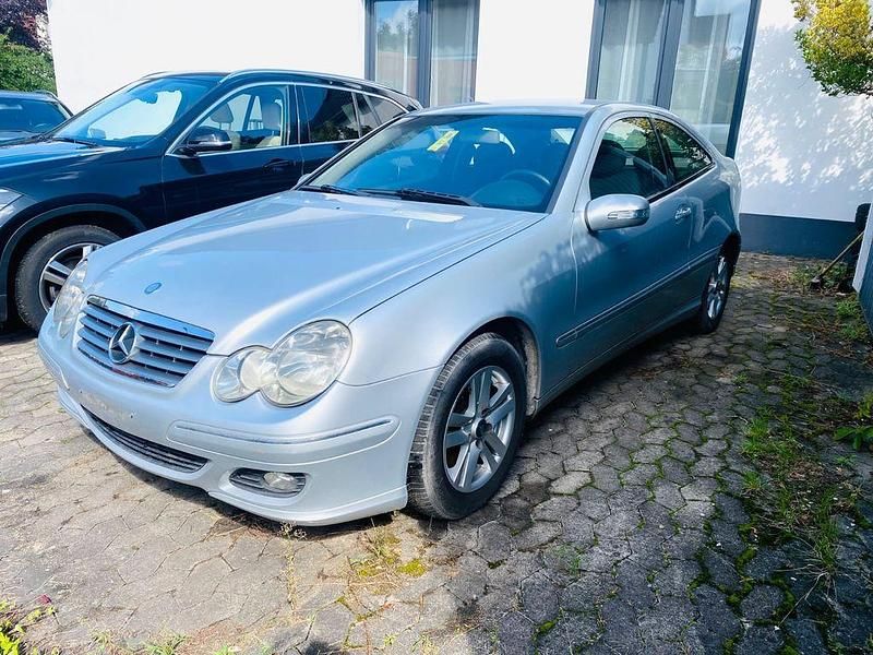 Silber Gebraucht 2004 Mercedes C200 | 1.490 € (Etwas zu teuer) - Bild 1/4